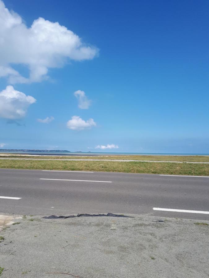 Rose By The Sea - Beach Front Sea Views Hirel Екстериор снимка